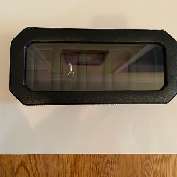 Wolf Watch Case 5 Watch Storage with key - Picture 2 of 7